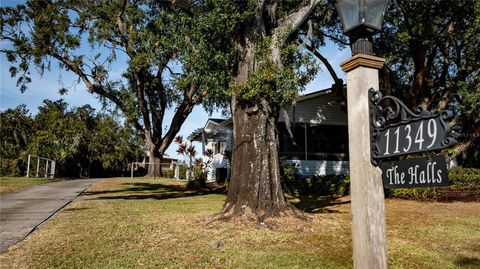 A home in MINNEOLA