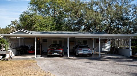 A home in MINNEOLA