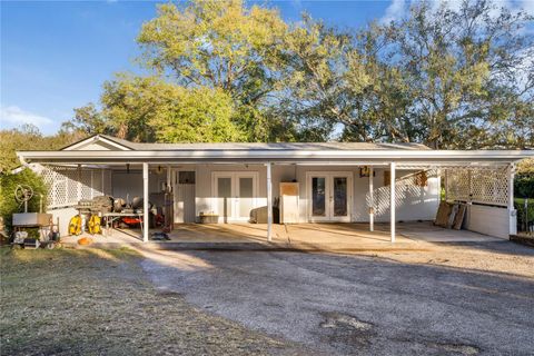 A home in MINNEOLA