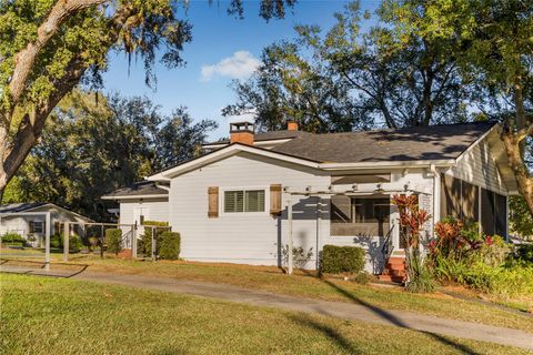 A home in MINNEOLA