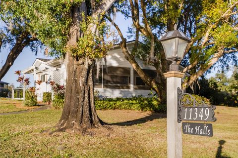 A home in MINNEOLA