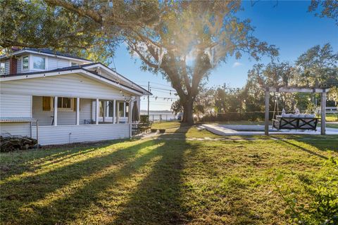 A home in MINNEOLA