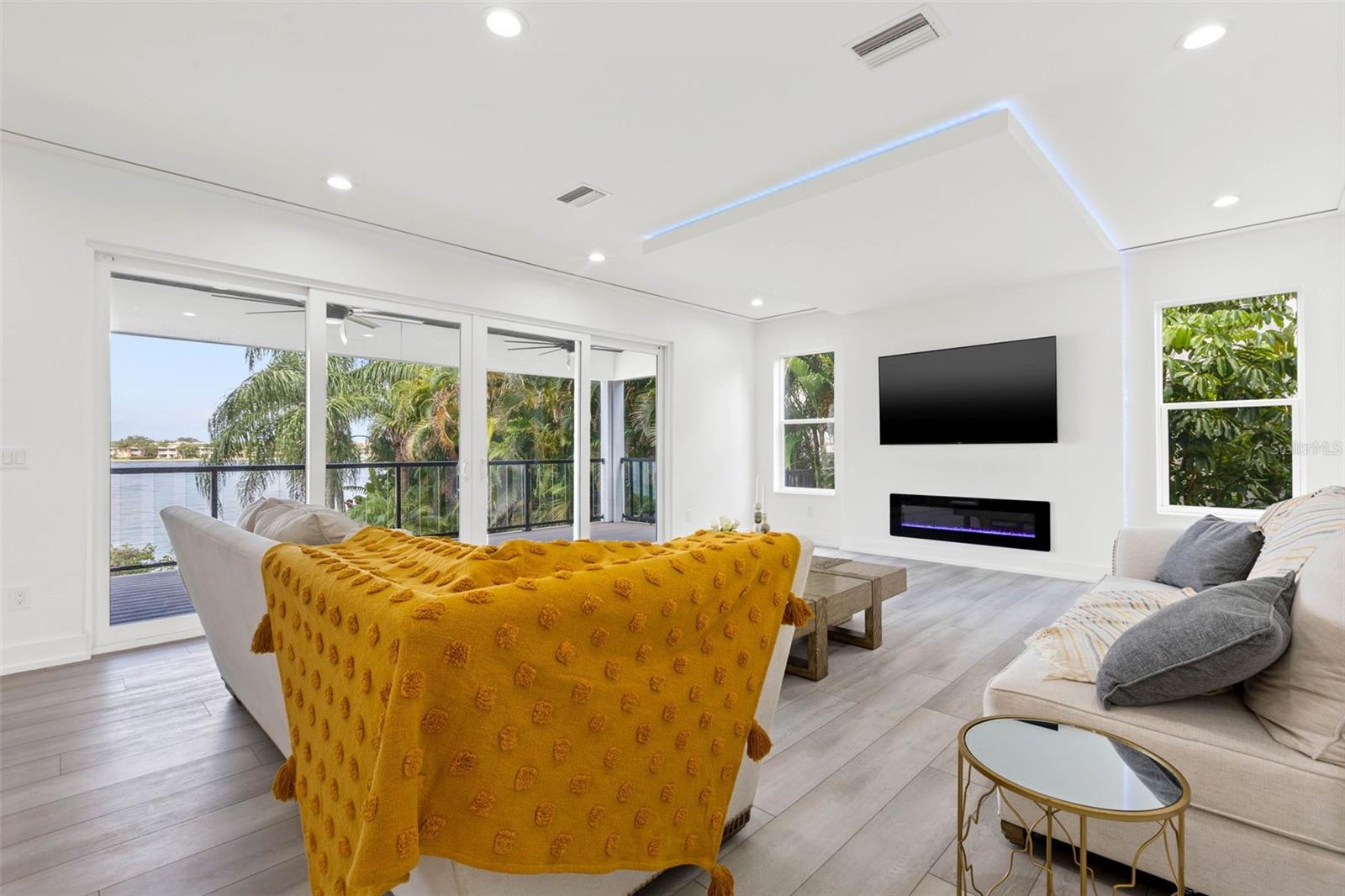 SHORE ACRES OVERLOOK SEC - Residential