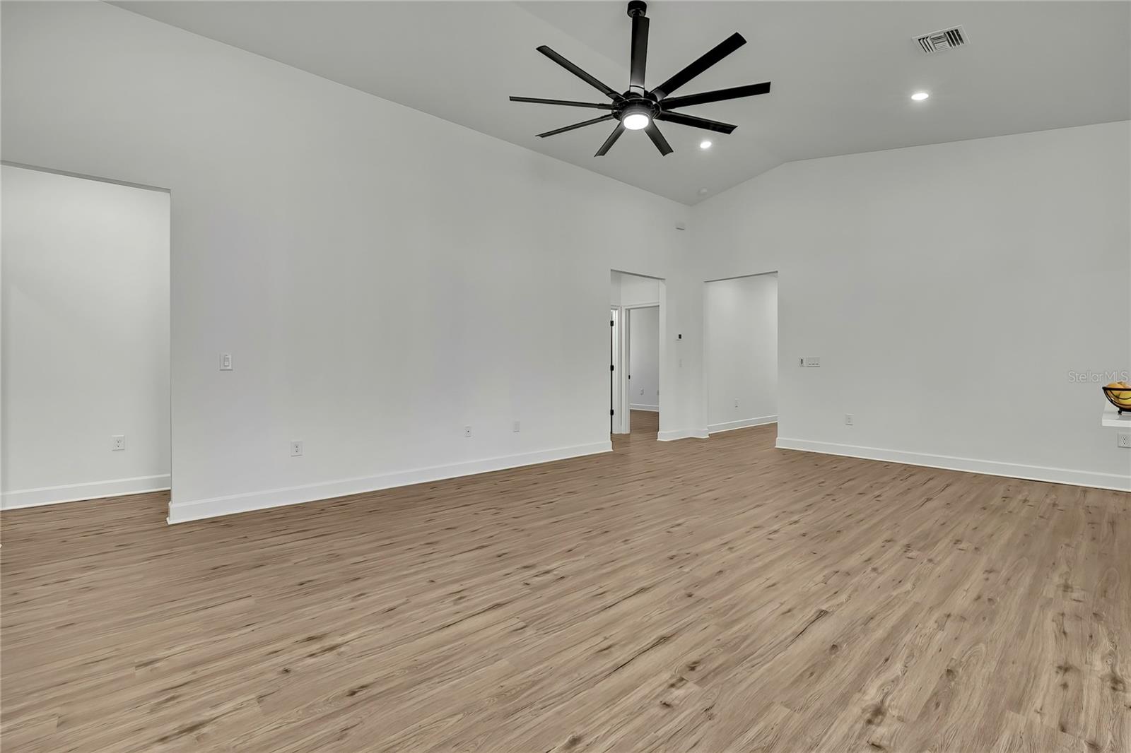 ROYAL HIGHLANDS - Residential