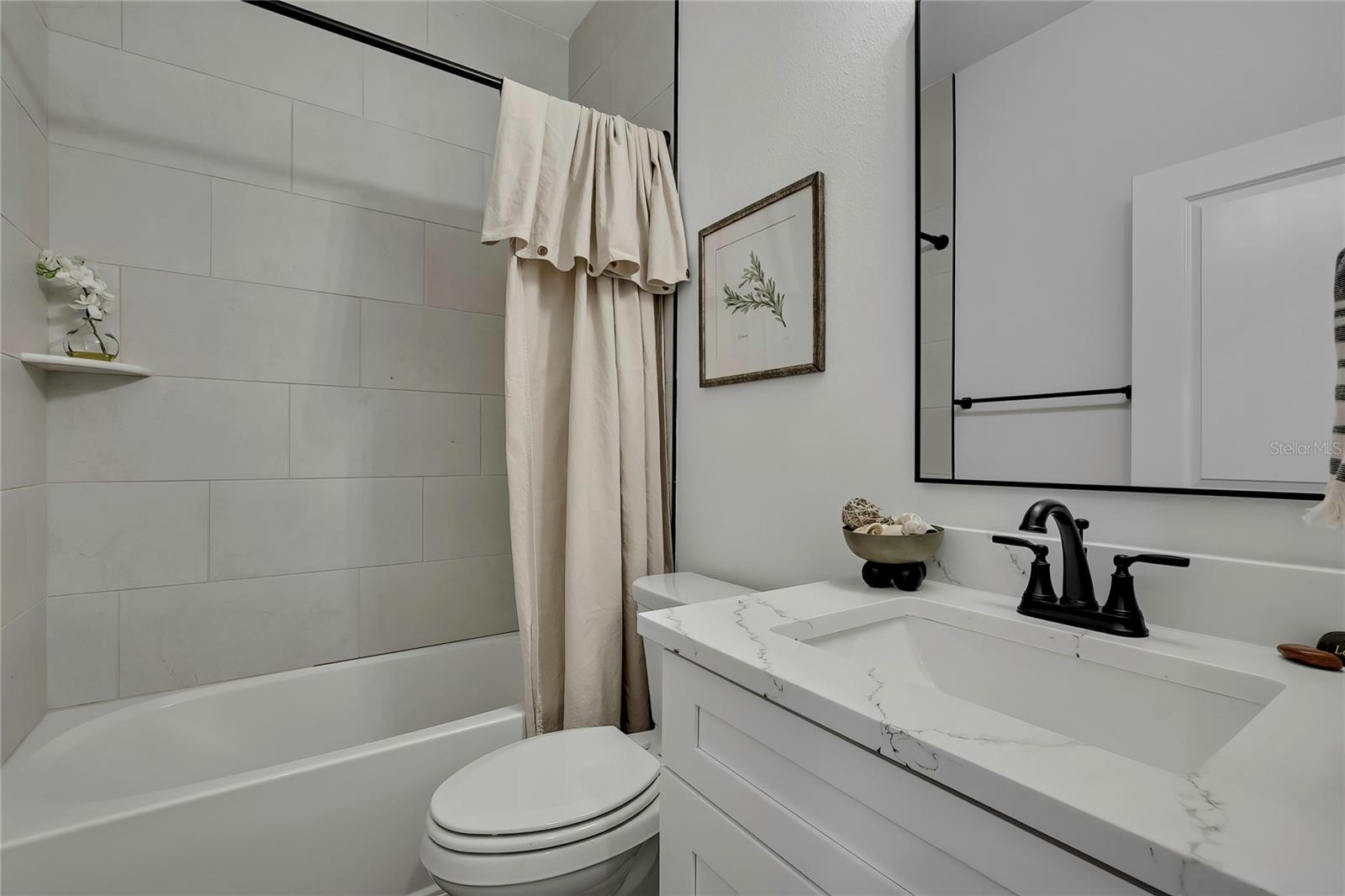 ROYAL HIGHLANDS - Residential