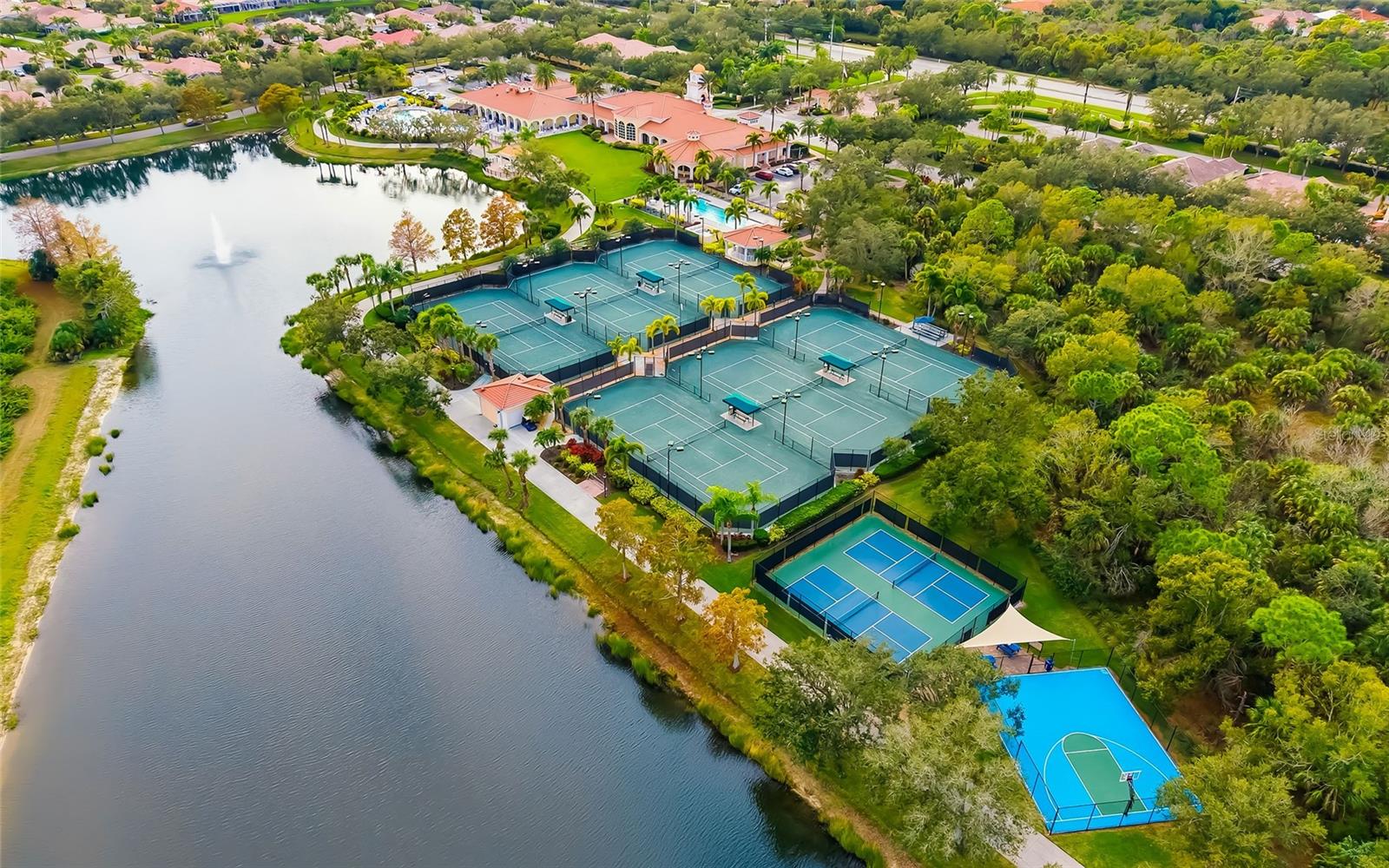 VILLAGEWALK - Residential