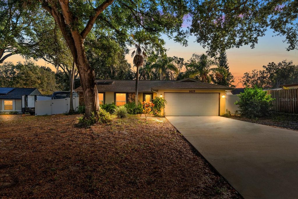 Photo of 1419 Shadow Bay Lane, Brandon, FL 33510 (MLS # TB8458945)