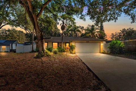 Photo of 1419 Shadow Bay Lane, Brandon, FL 33510 (MLS # TB8458945)