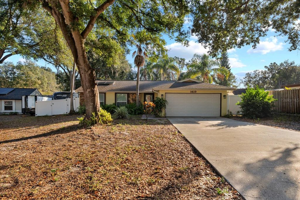 Photo of 1419 Shadow Bay Lane, Brandon, FL 33510 (MLS # TB8458945)