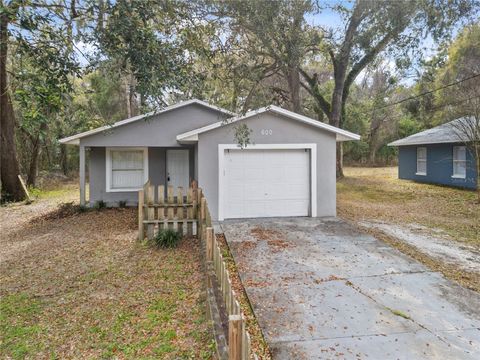 Photo of 600 W Clarke Street, Wildwood, FL 34785 (MLS # O6384221)