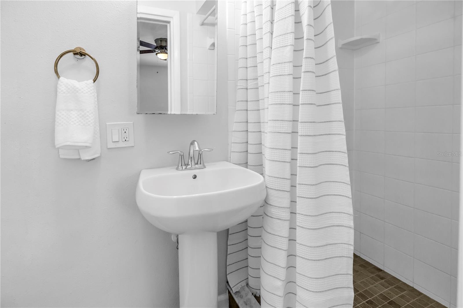 MEADOW LAWN 13TH ADD - Residential