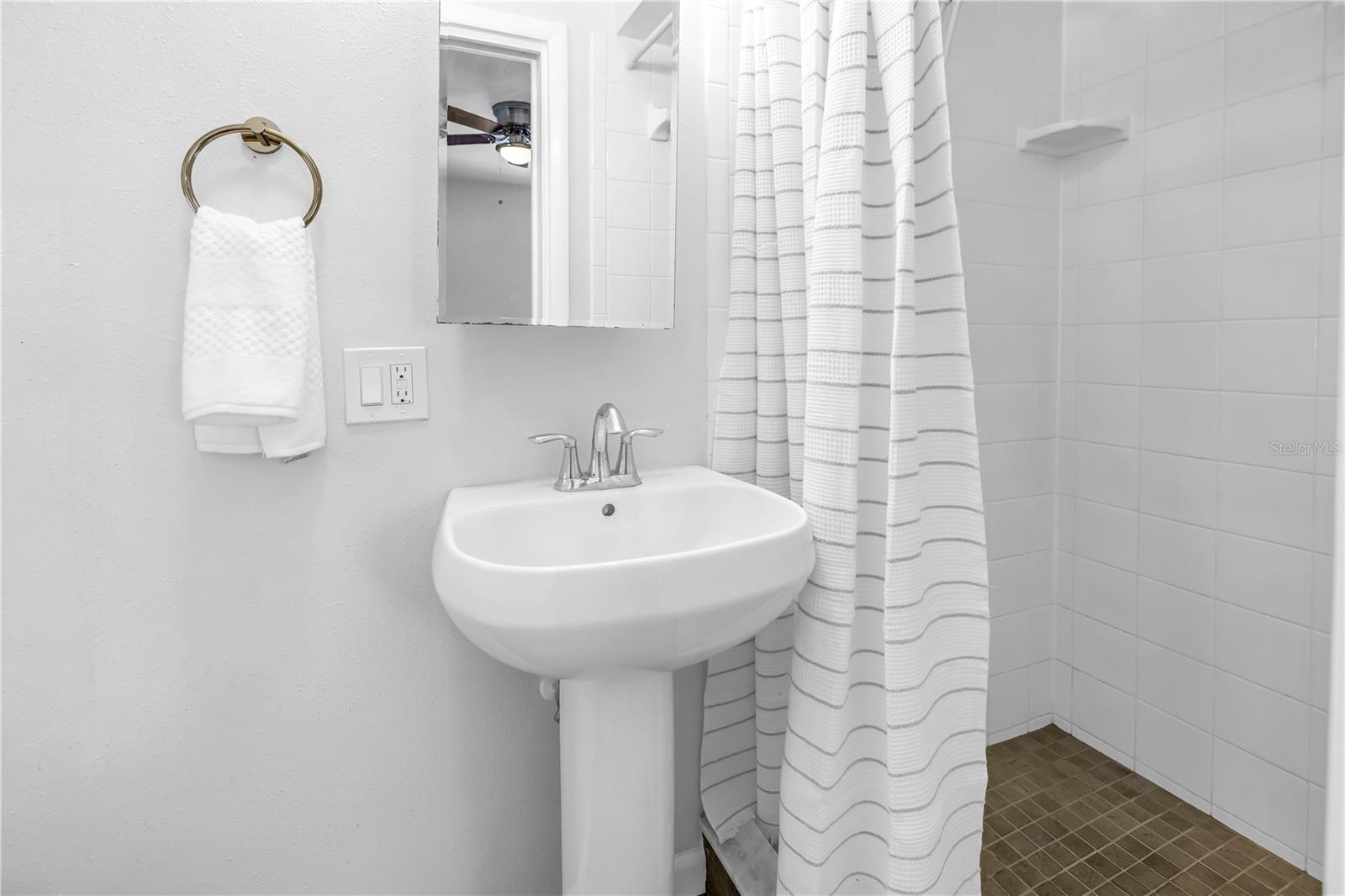 MEADOW LAWN 13TH ADD - Residential