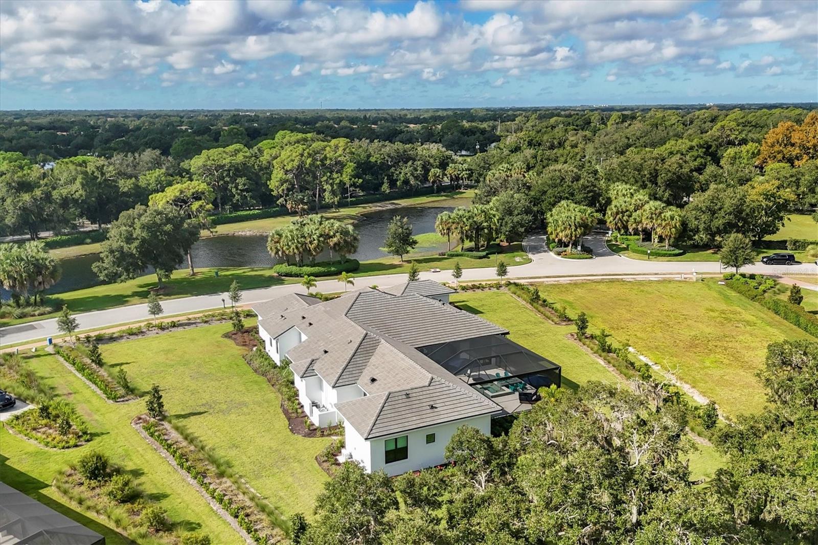 FOUNDERS CLUB - Residential