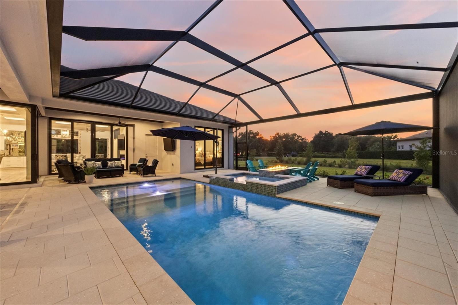 FOUNDERS CLUB - Residential