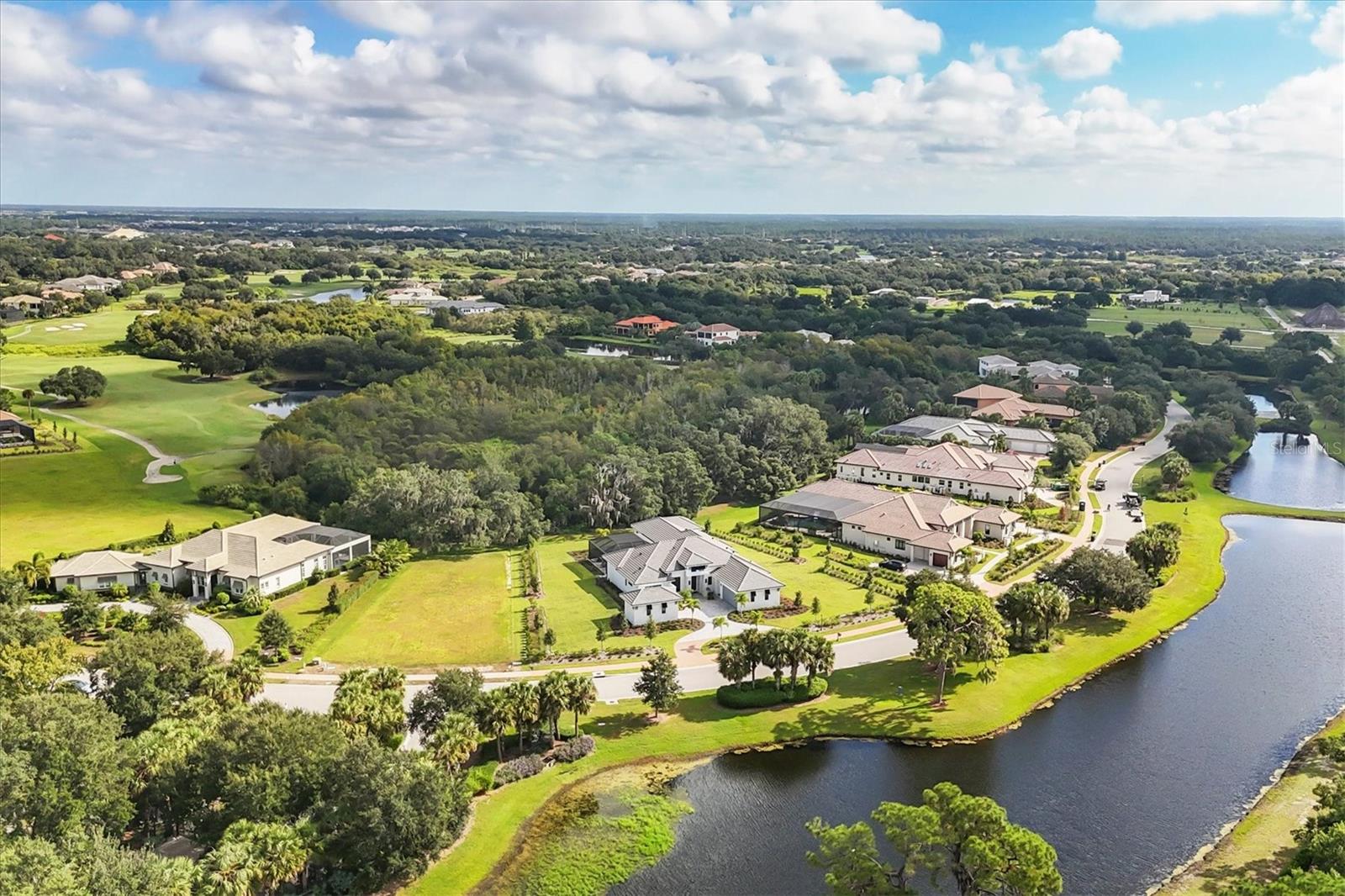 FOUNDERS CLUB - Residential