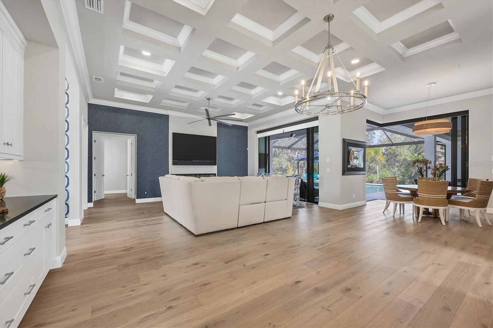 FOUNDERS CLUB - Residential