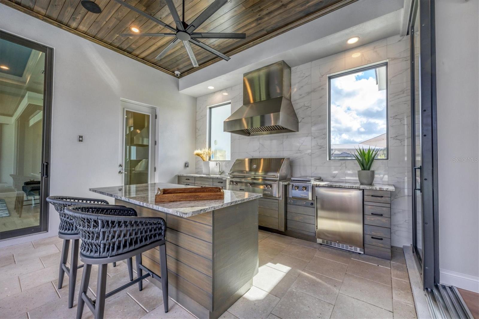 FOUNDERS CLUB - Residential