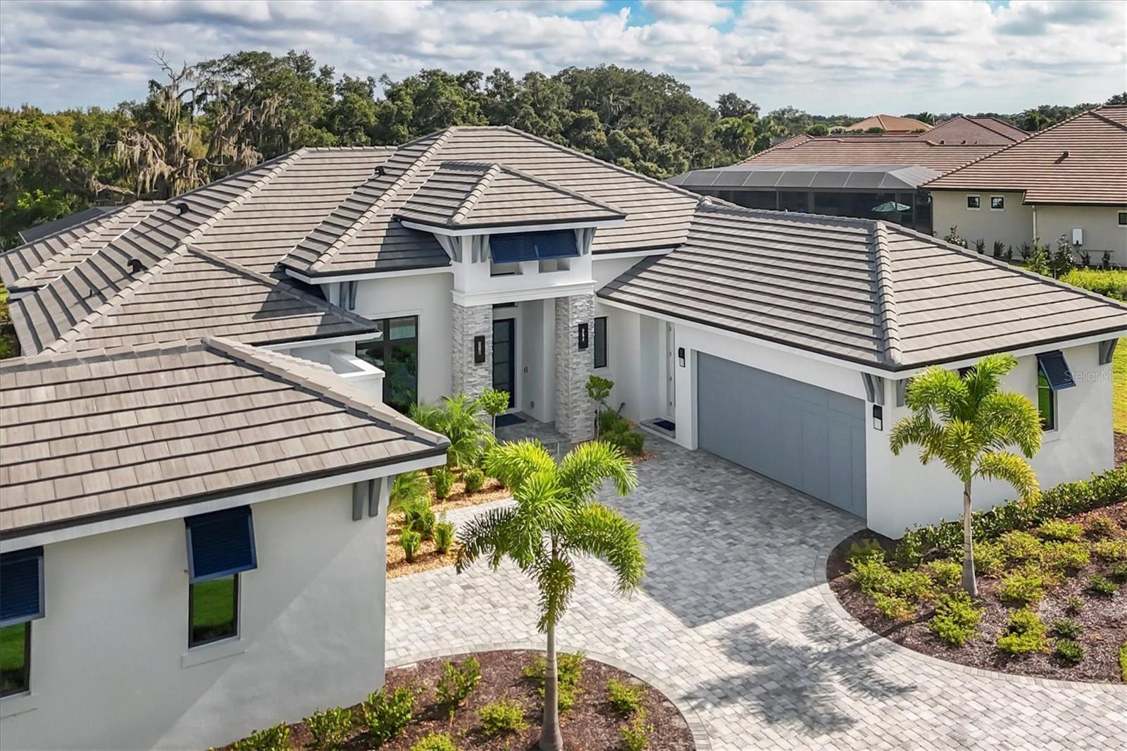 FOUNDERS CLUB - Residential