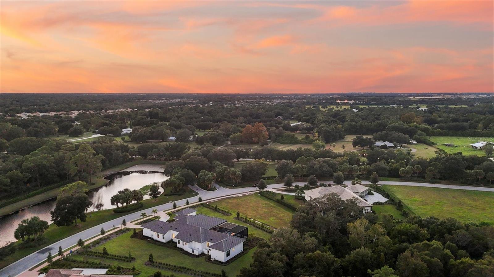 FOUNDERS CLUB - Residential