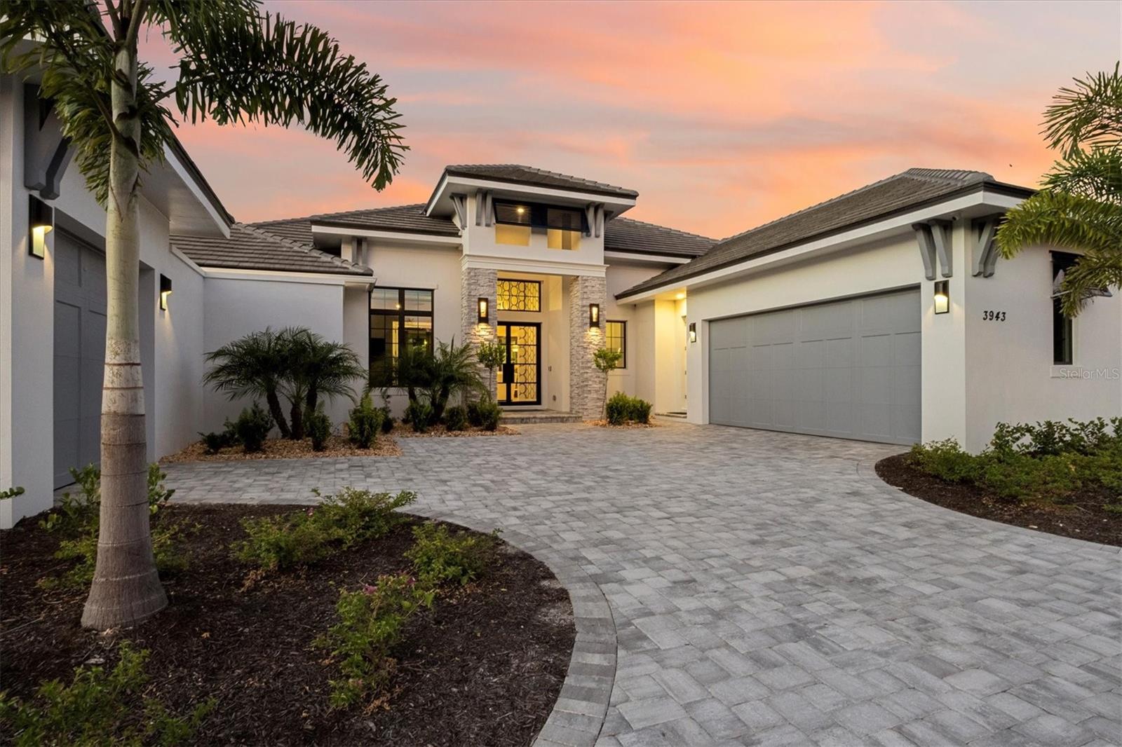 FOUNDERS CLUB - Residential