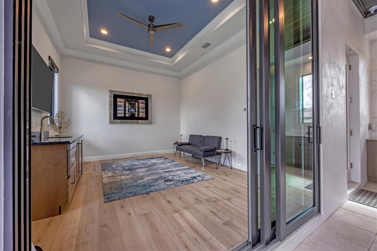 FOUNDERS CLUB - Residential