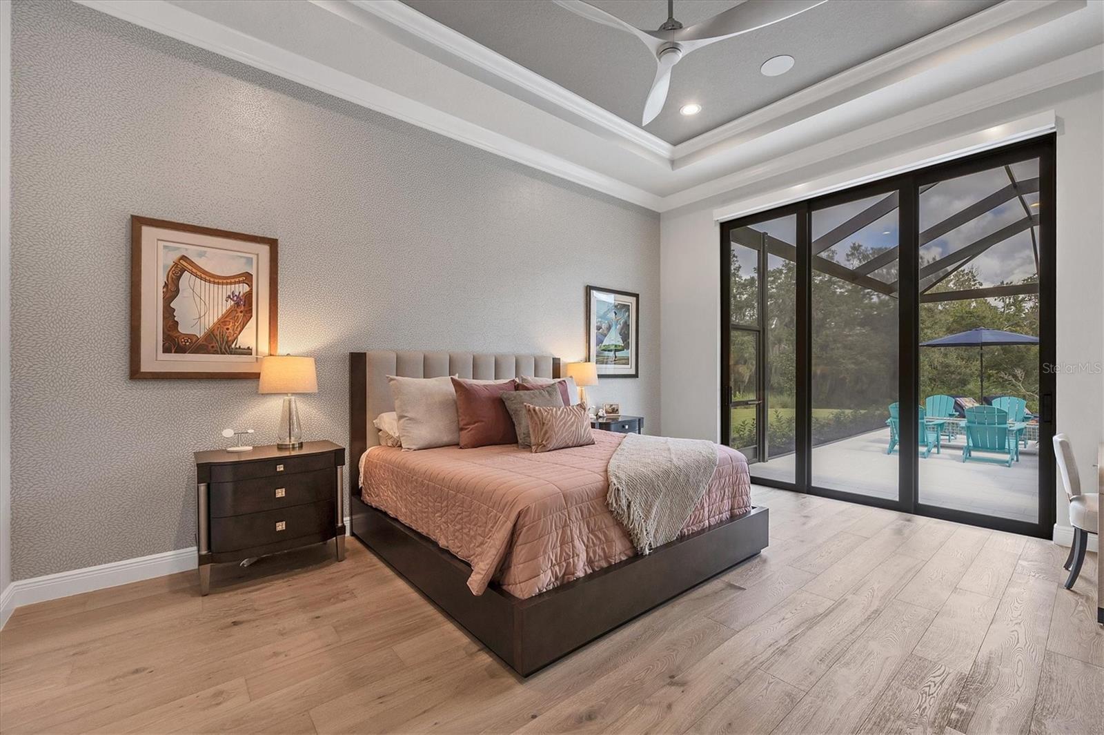 FOUNDERS CLUB - Residential