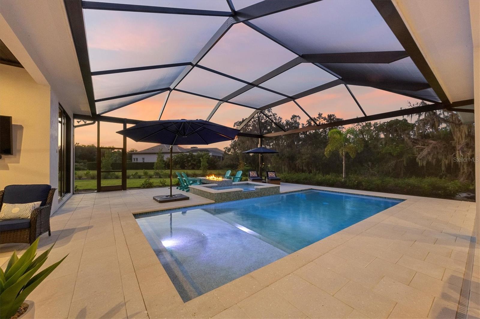 FOUNDERS CLUB - Residential