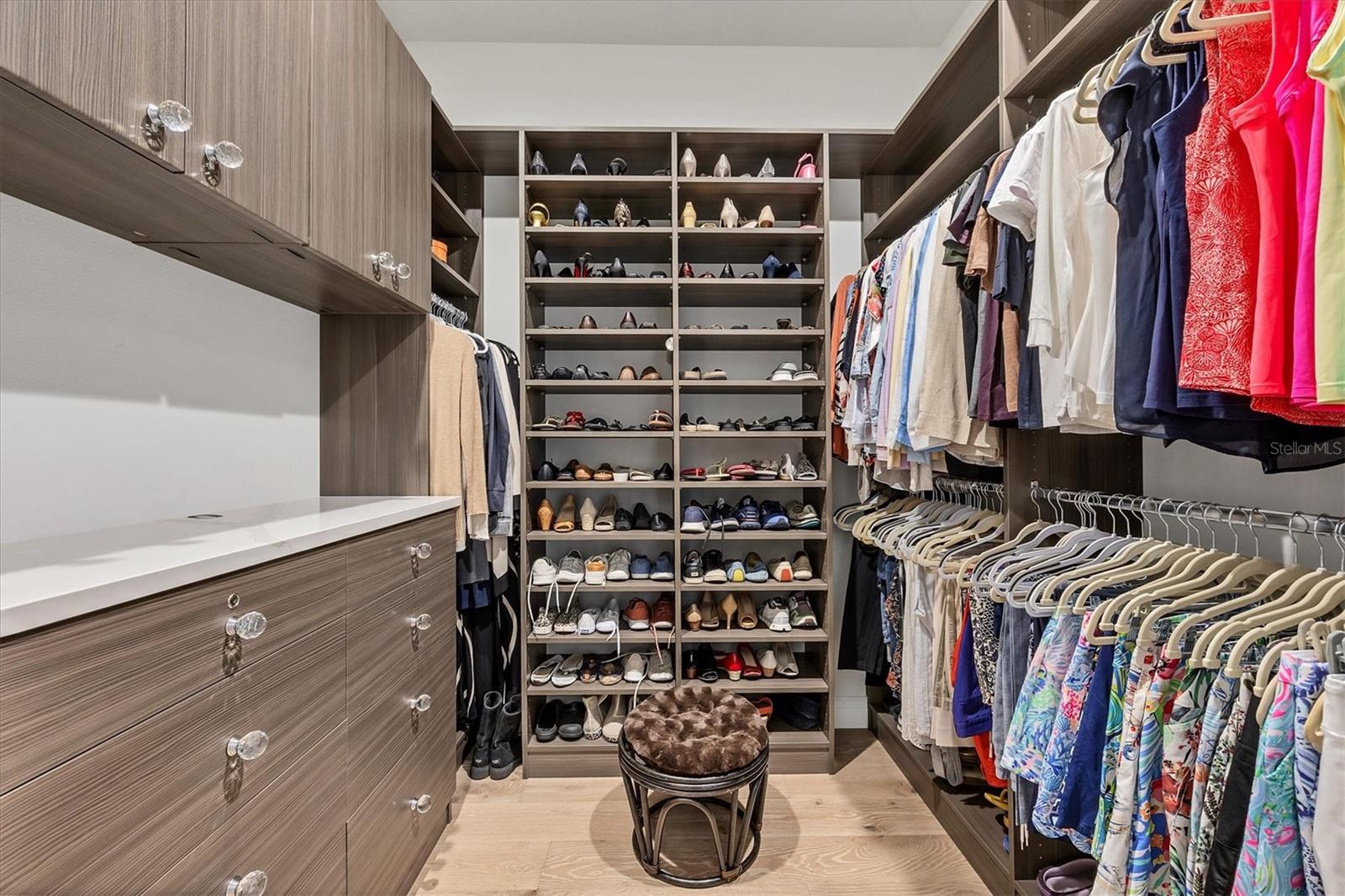 FOUNDERS CLUB - Residential