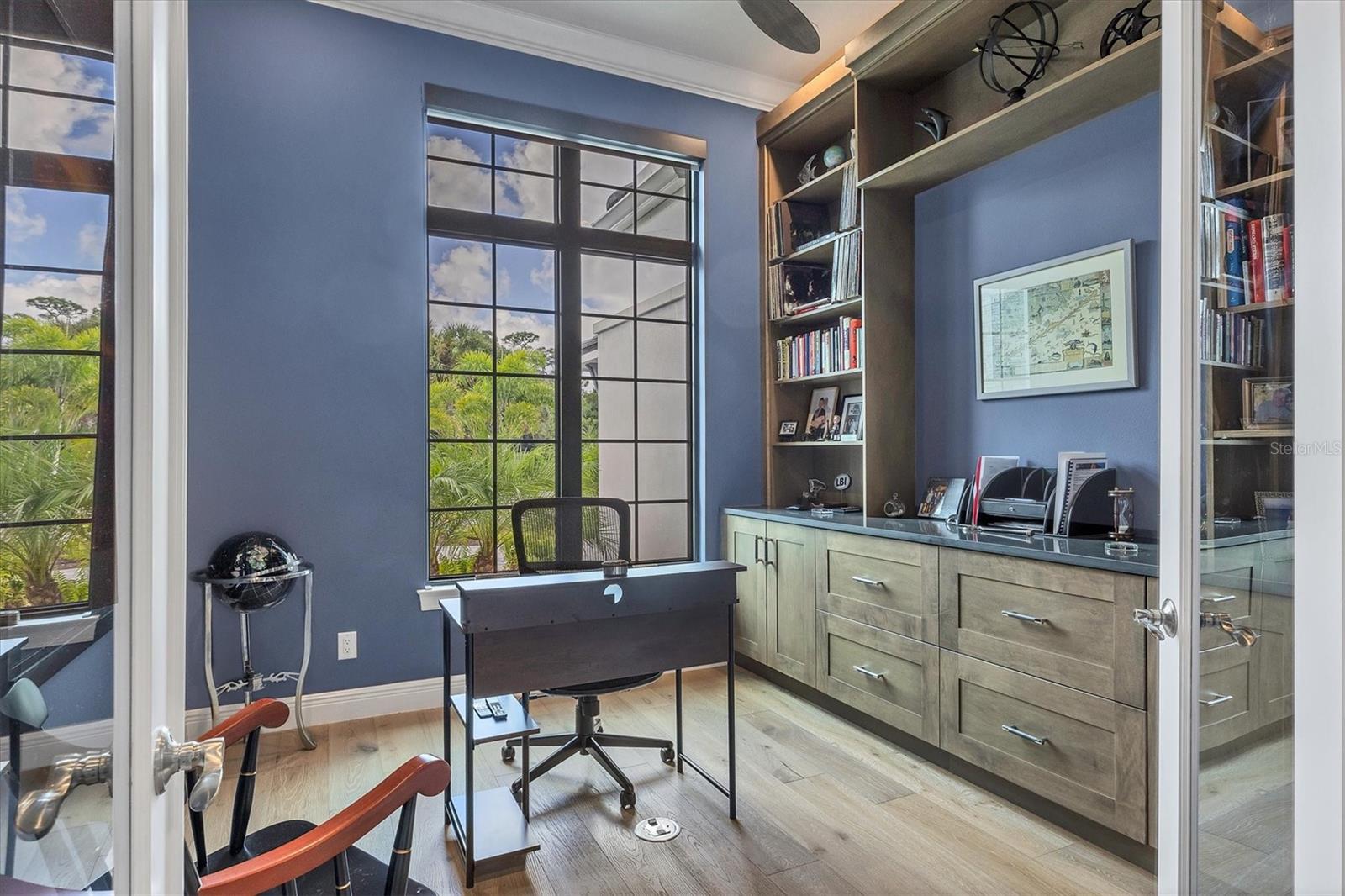 FOUNDERS CLUB - Residential