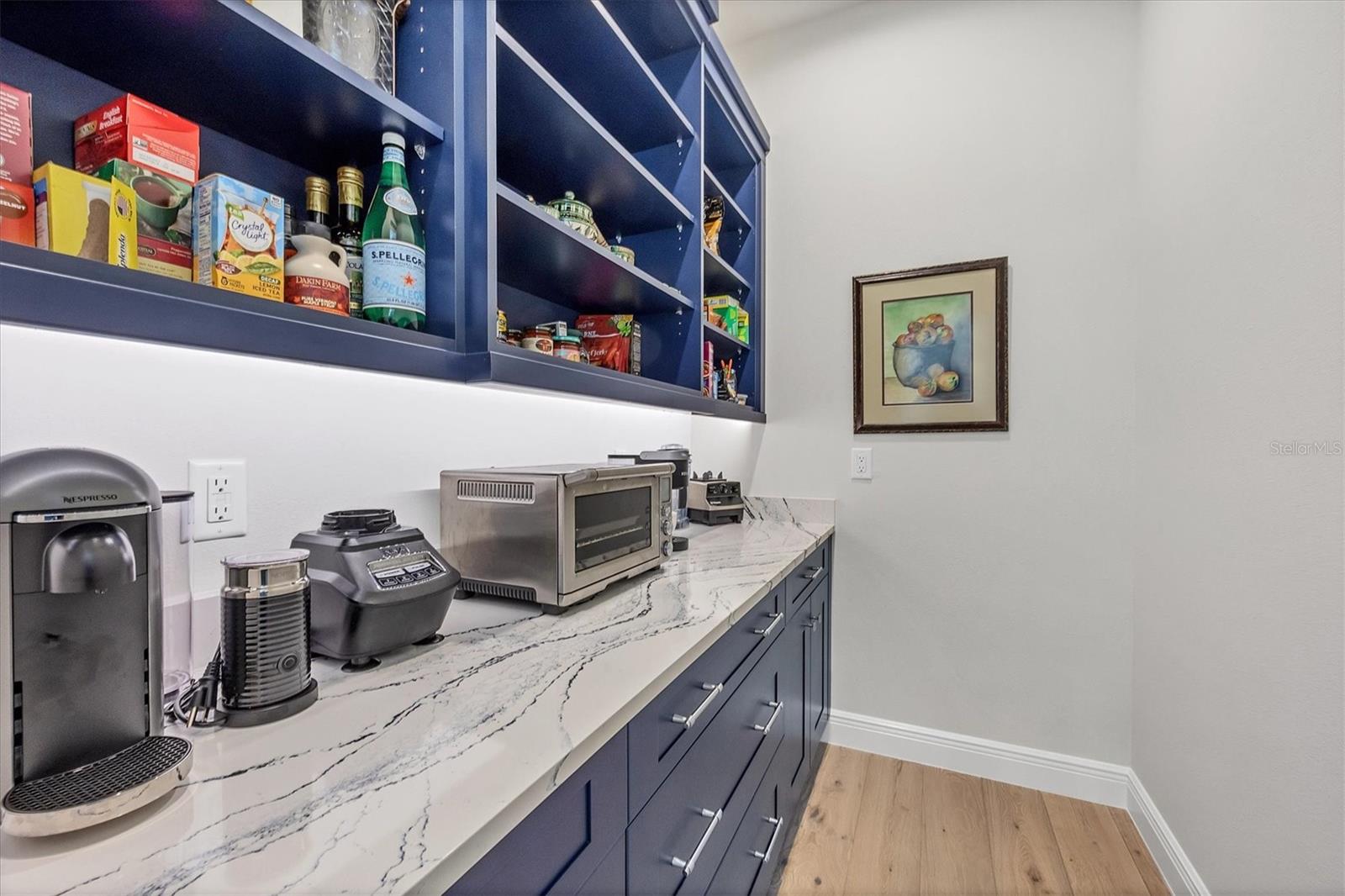 FOUNDERS CLUB - Residential