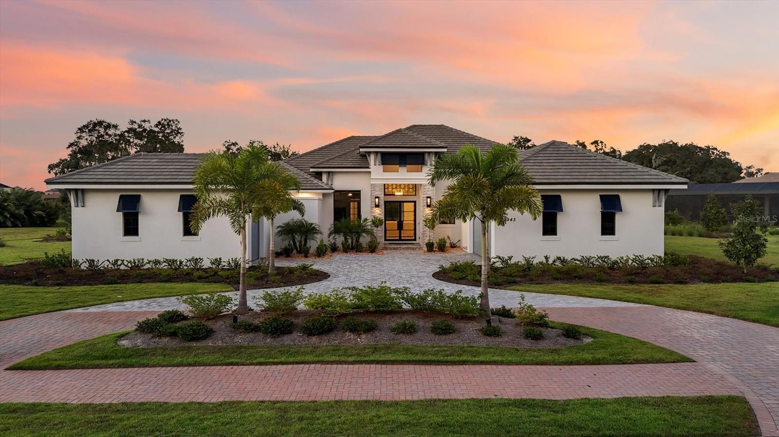 FOUNDERS CLUB - Residential