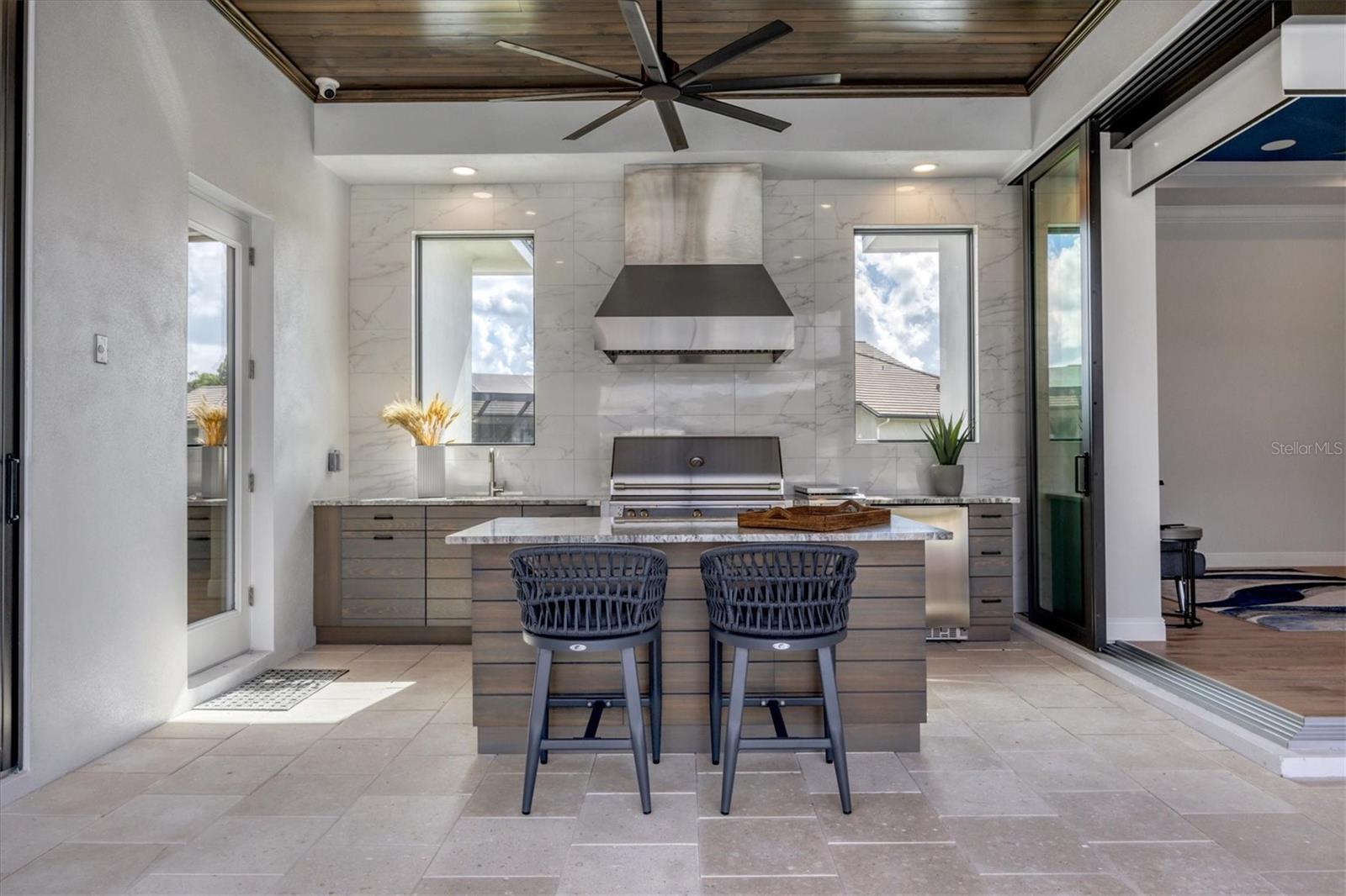 FOUNDERS CLUB - Residential