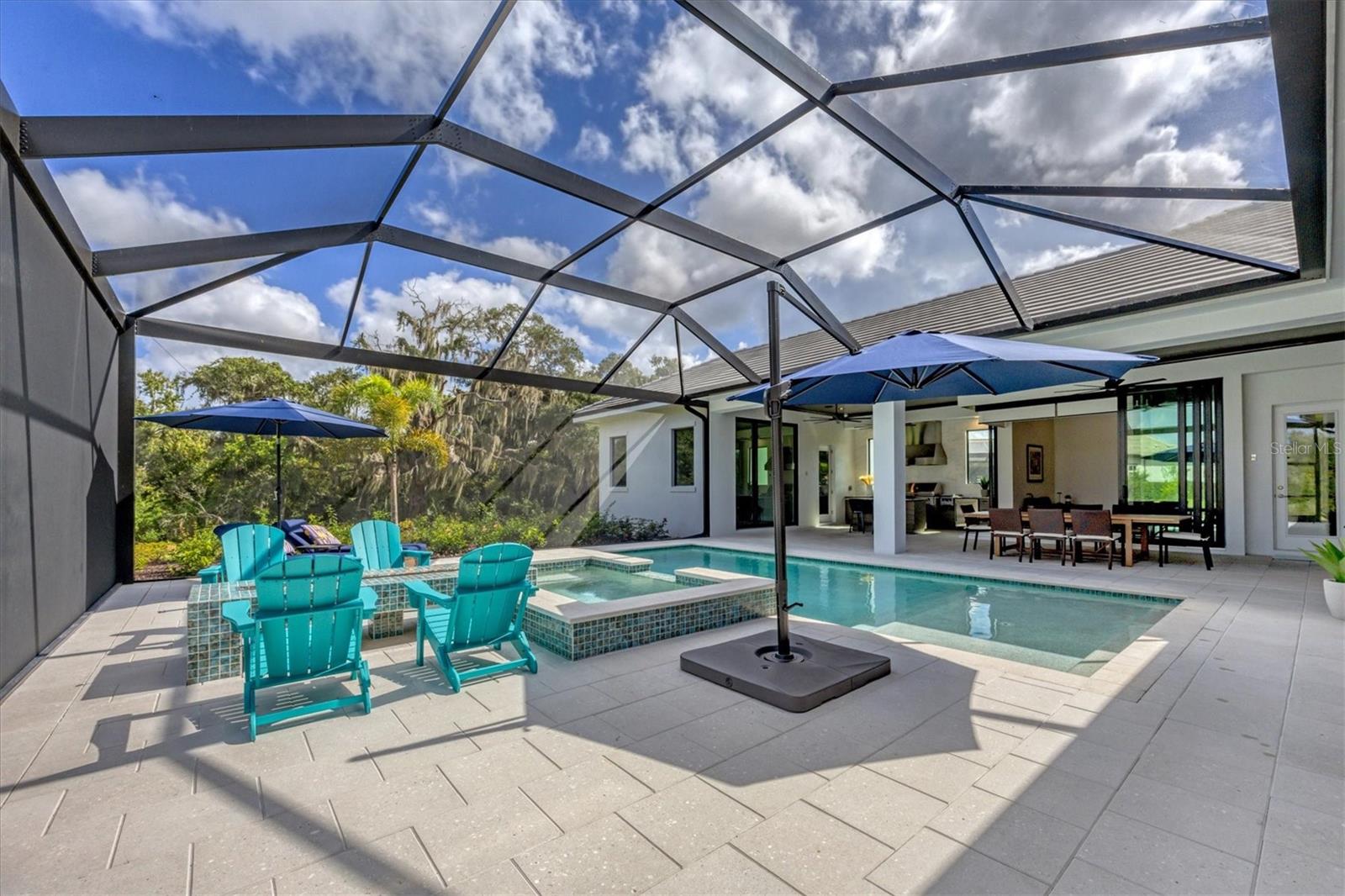 FOUNDERS CLUB - Residential