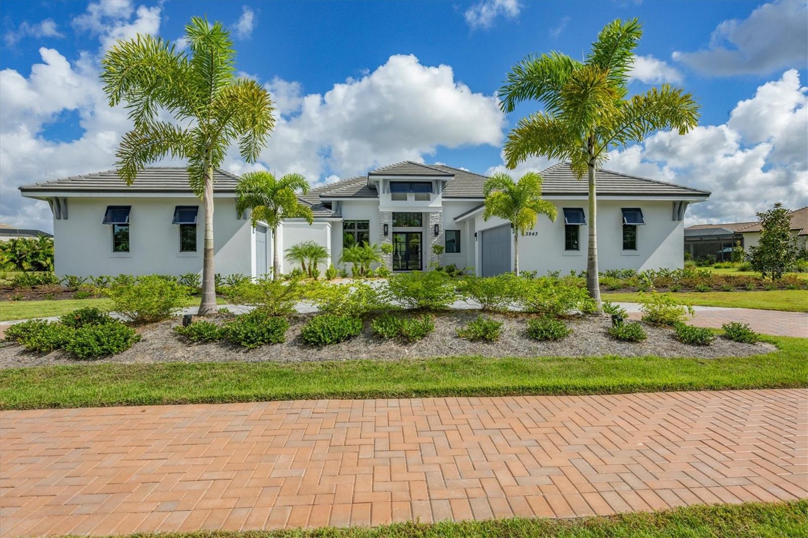 FOUNDERS CLUB - Residential