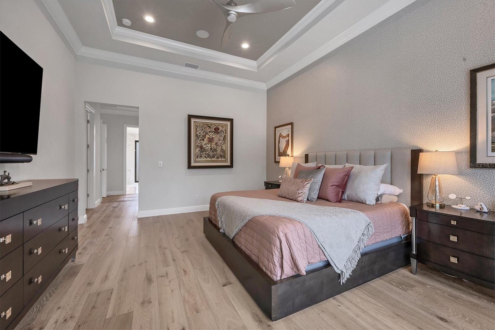 FOUNDERS CLUB - Residential