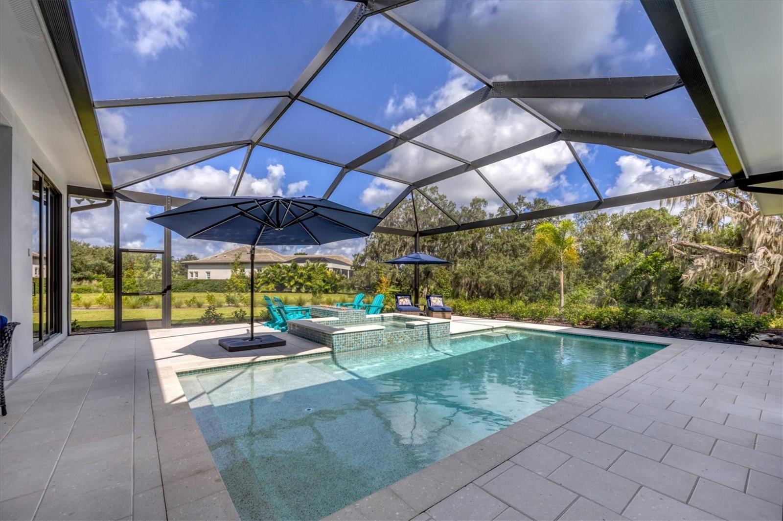 FOUNDERS CLUB - Residential