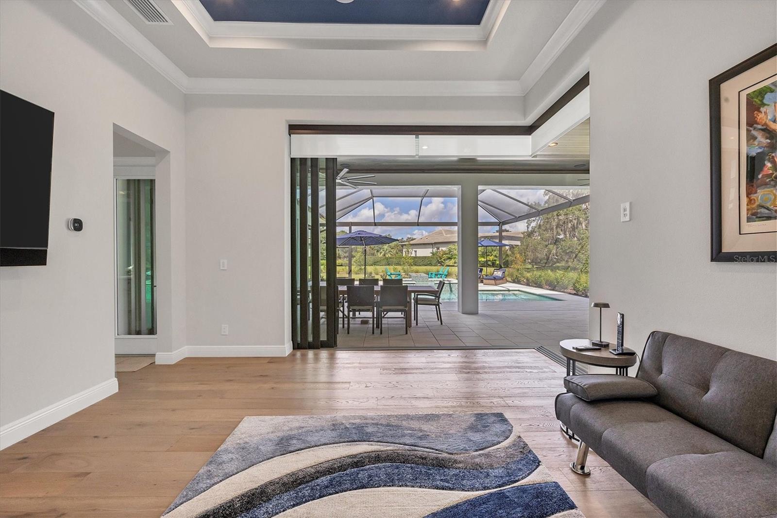 FOUNDERS CLUB - Residential