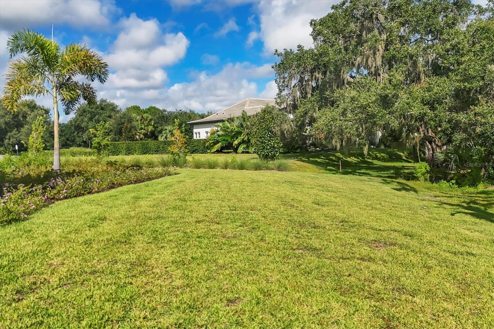 FOUNDERS CLUB - Residential