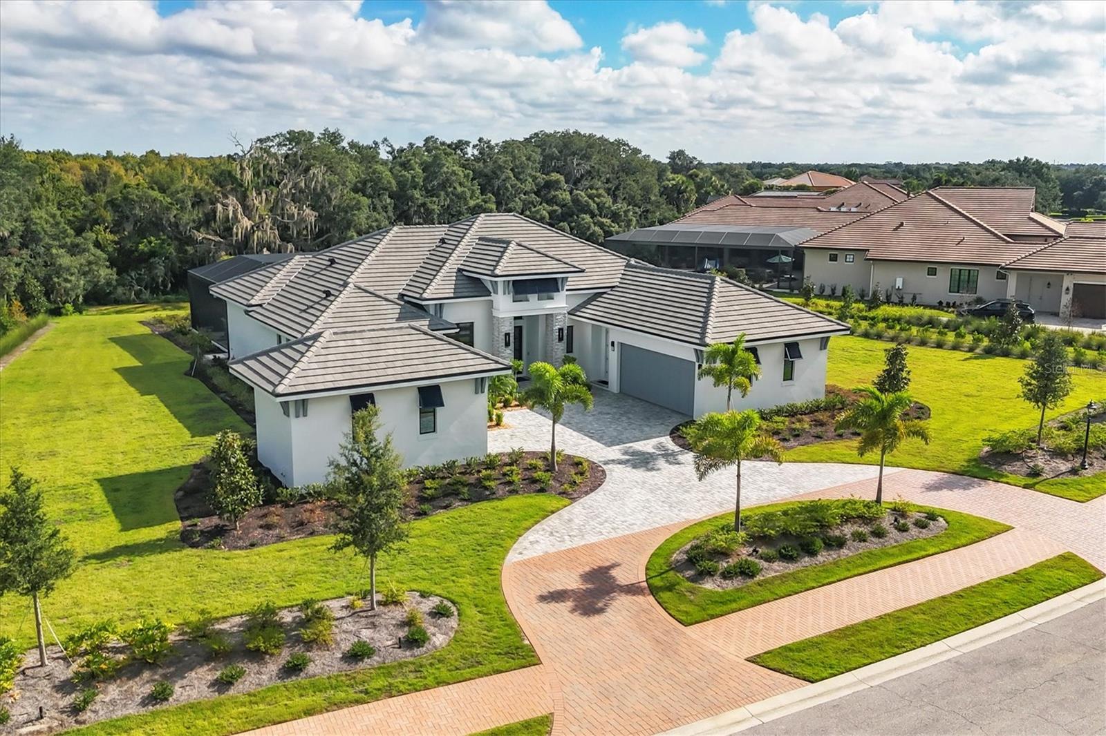 FOUNDERS CLUB - Residential