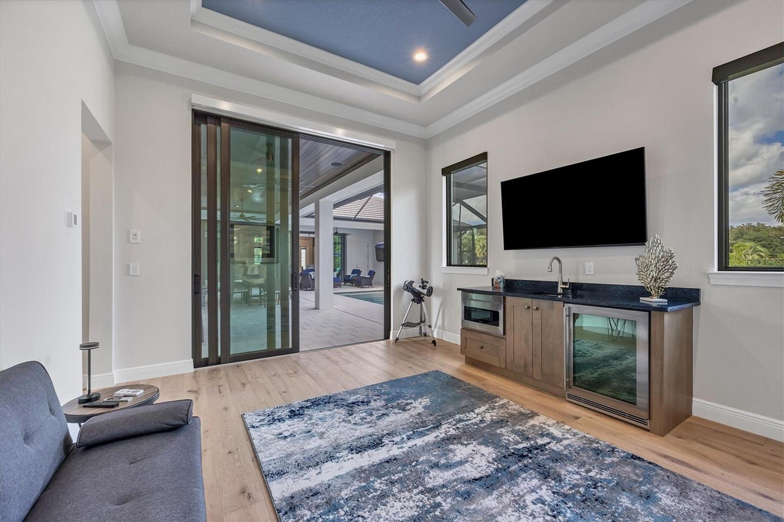 FOUNDERS CLUB - Residential