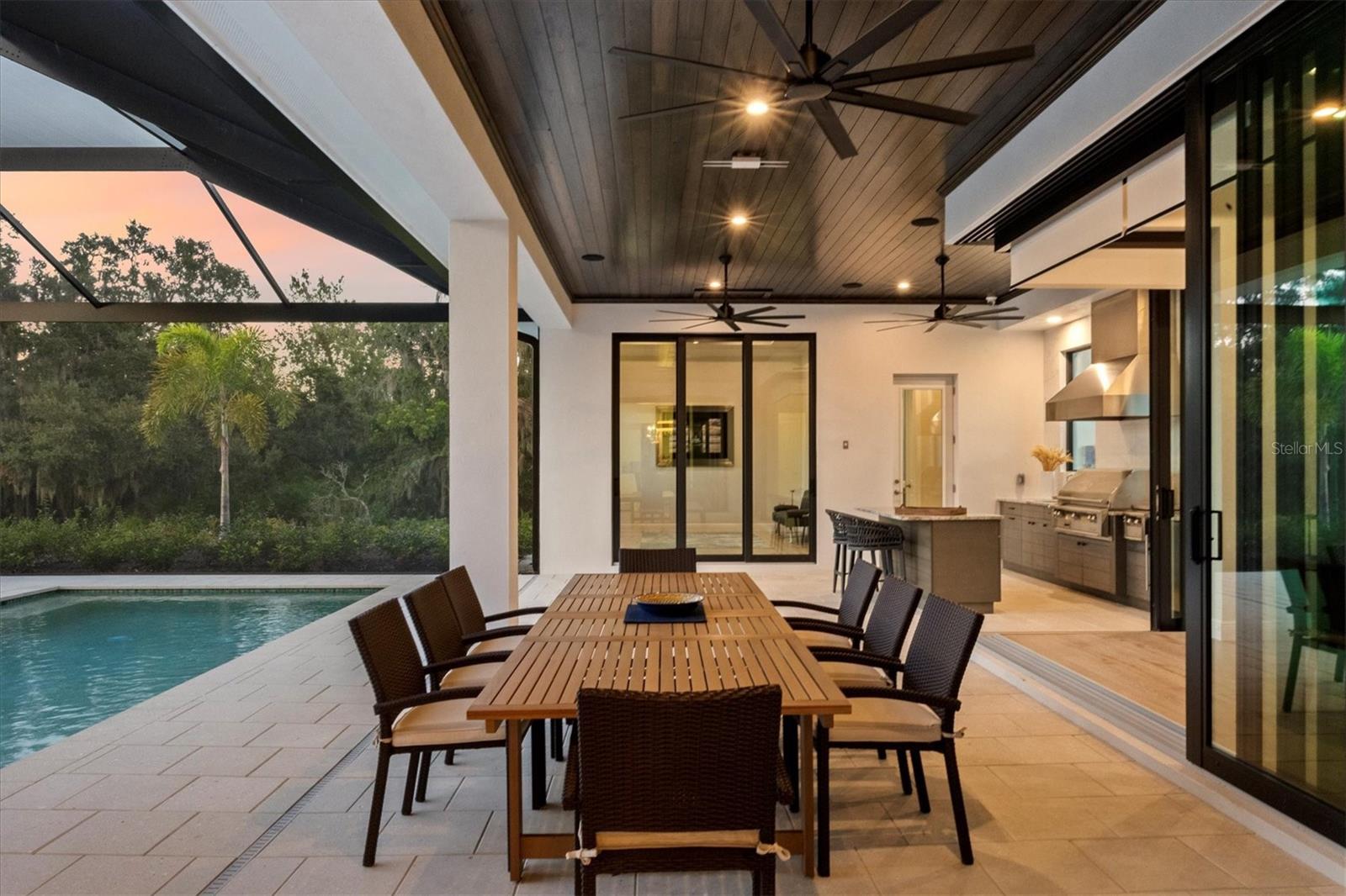 FOUNDERS CLUB - Residential