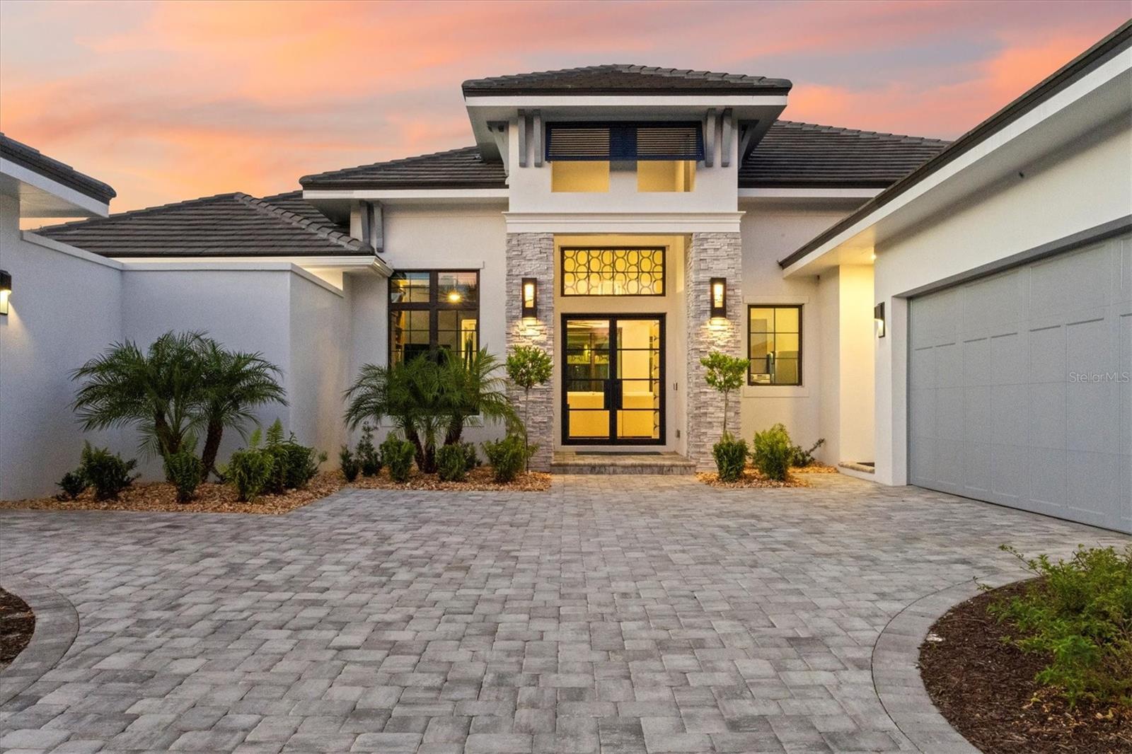 FOUNDERS CLUB - Residential