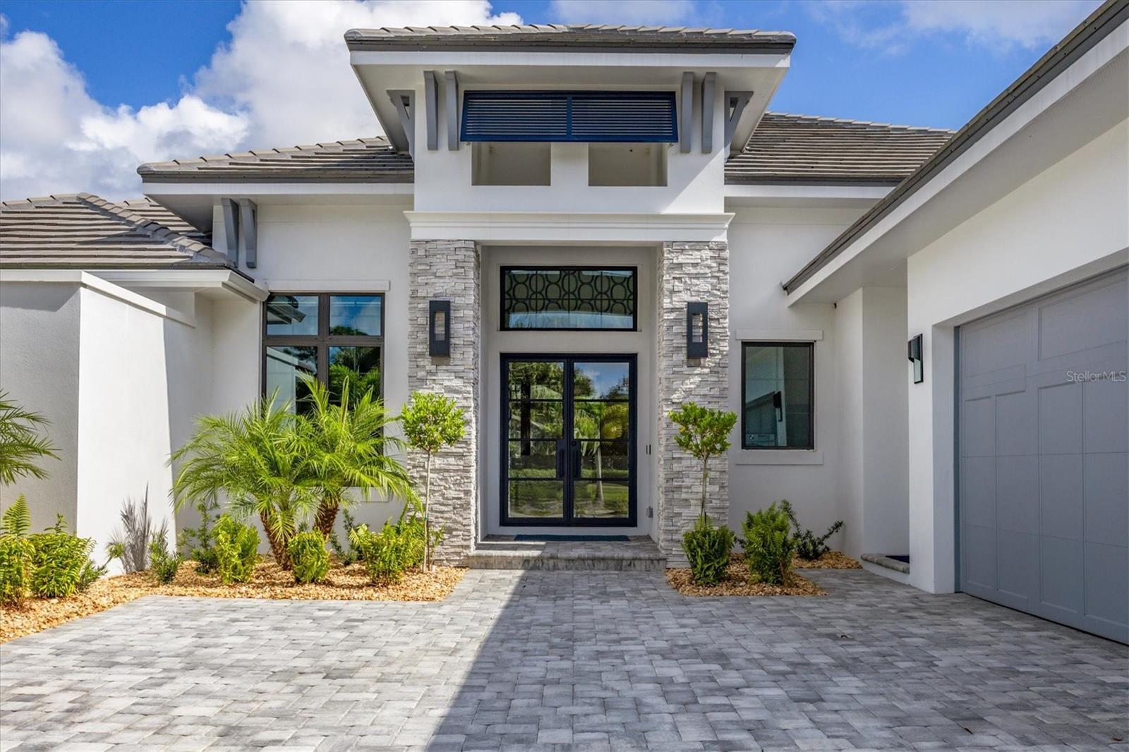 FOUNDERS CLUB - Residential