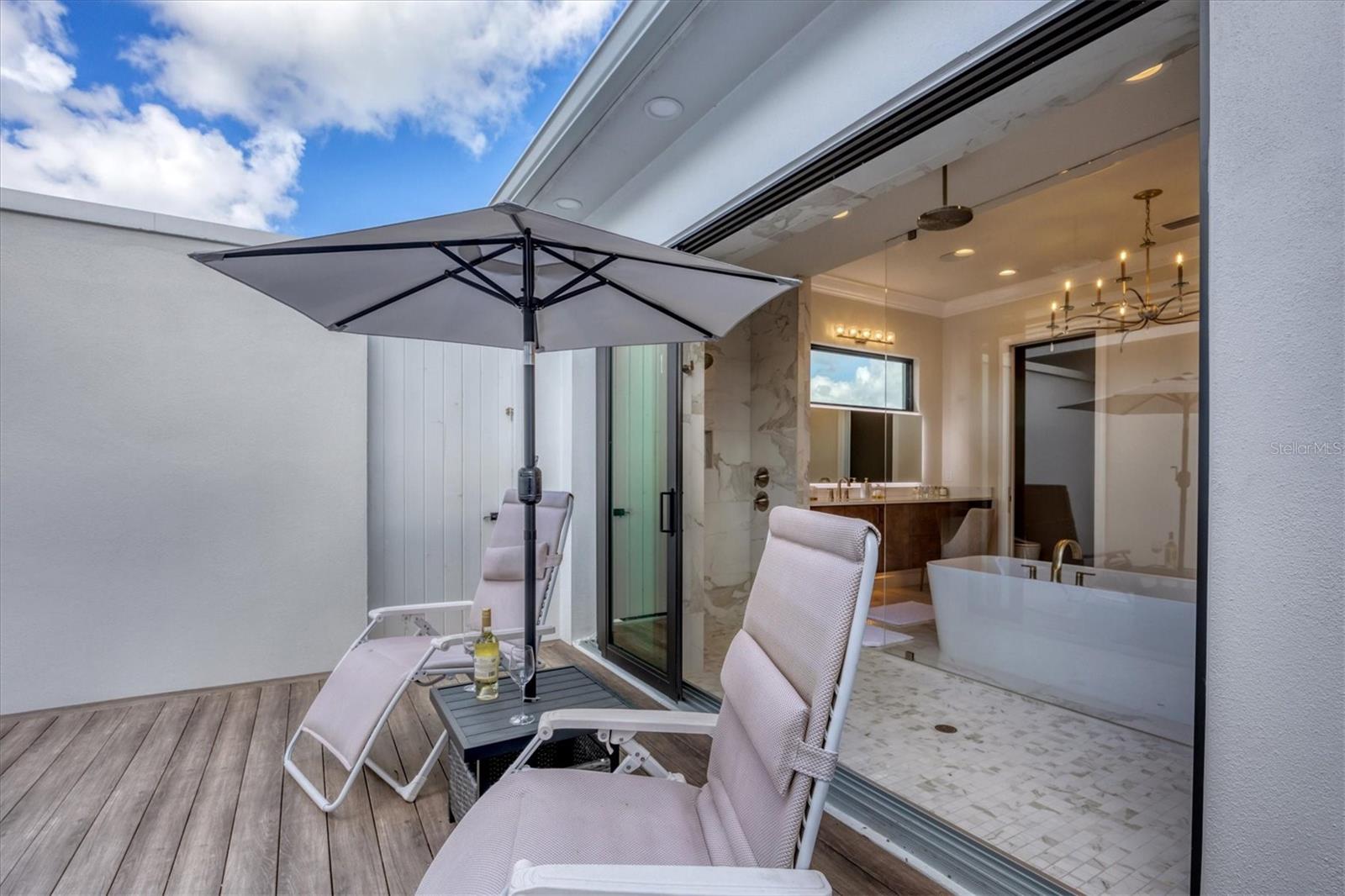 FOUNDERS CLUB - Residential