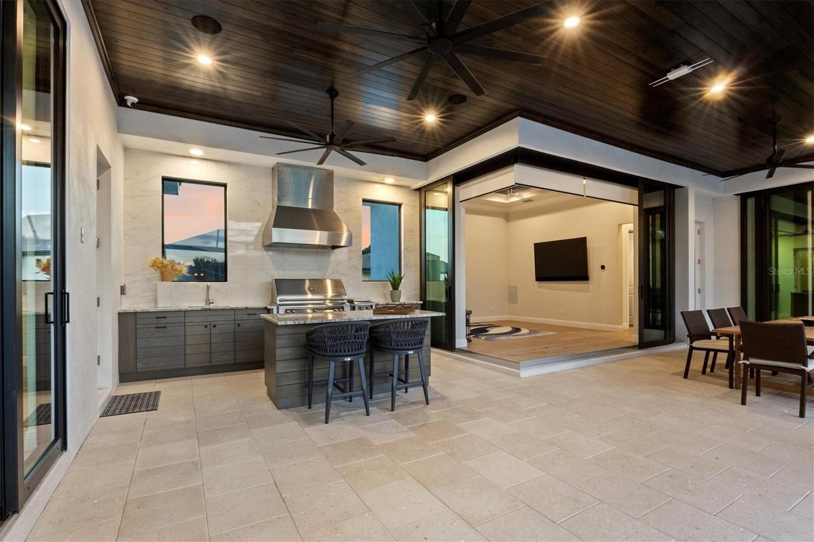 FOUNDERS CLUB - Residential