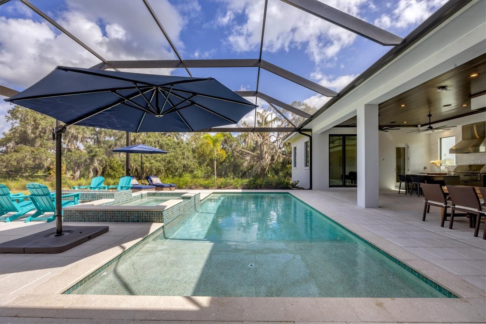 FOUNDERS CLUB - Residential