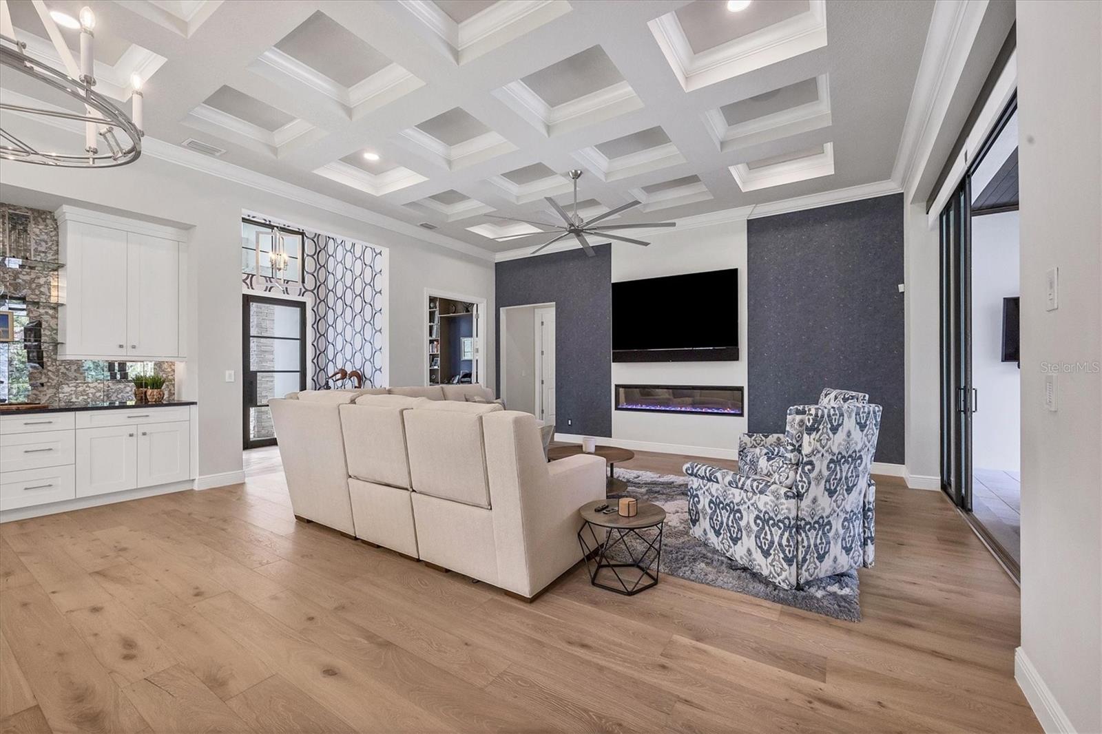 FOUNDERS CLUB - Residential