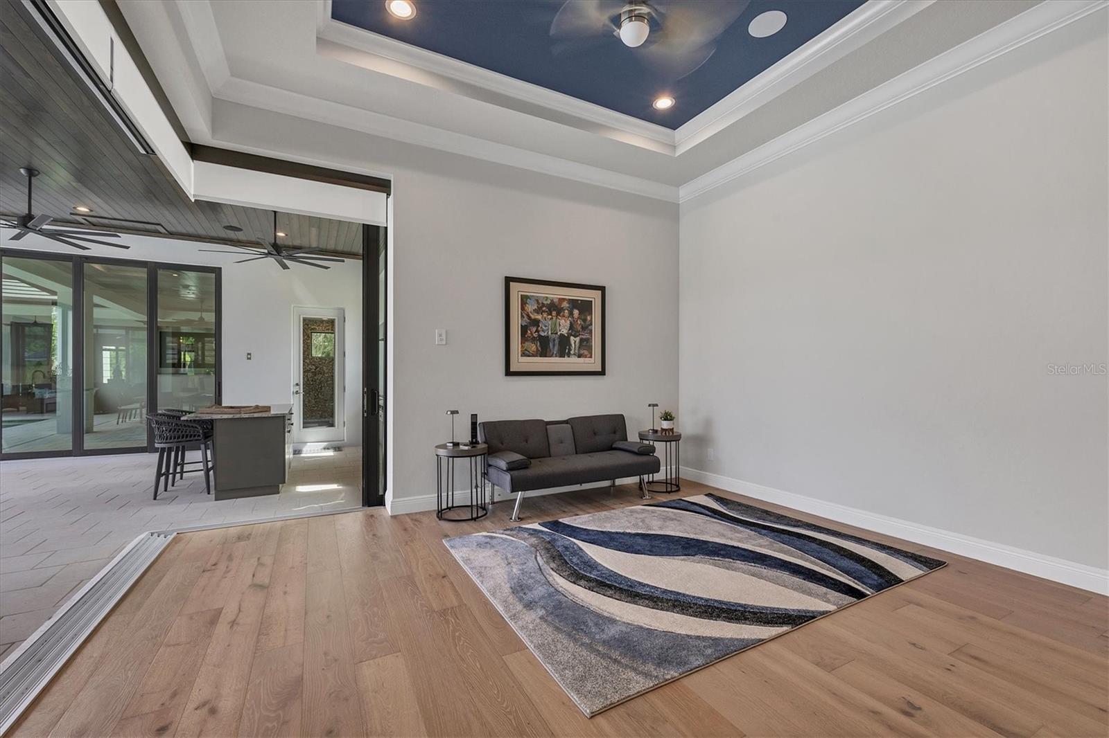 FOUNDERS CLUB - Residential