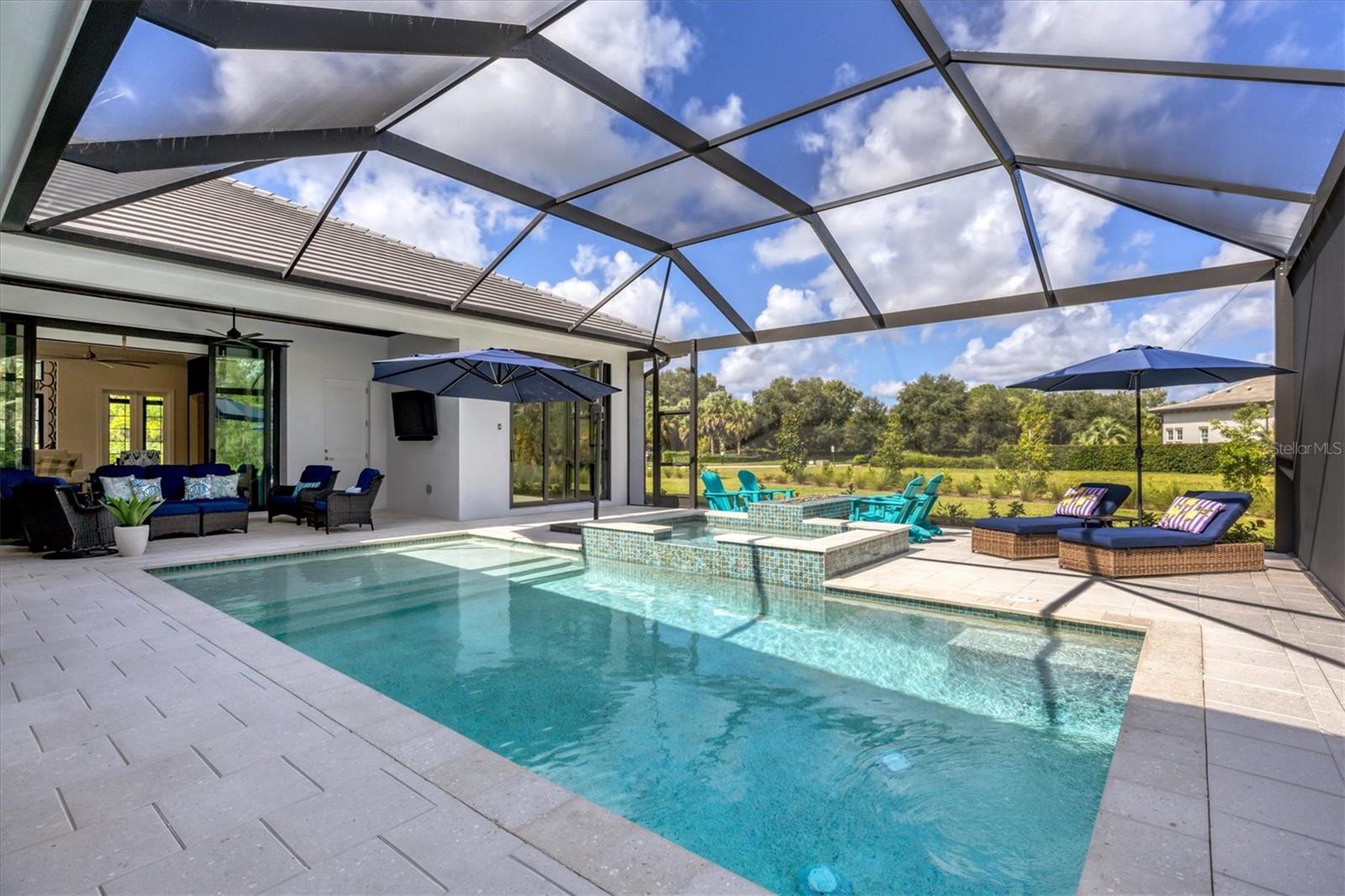 FOUNDERS CLUB - Residential