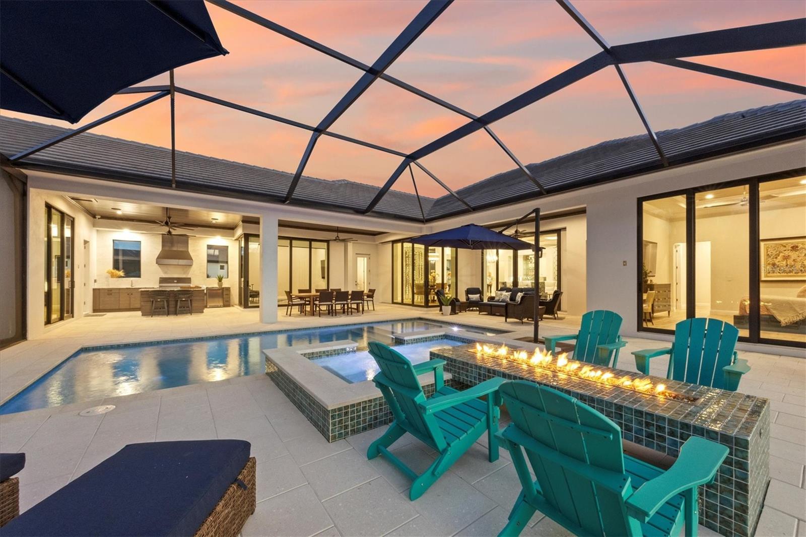 FOUNDERS CLUB - Residential